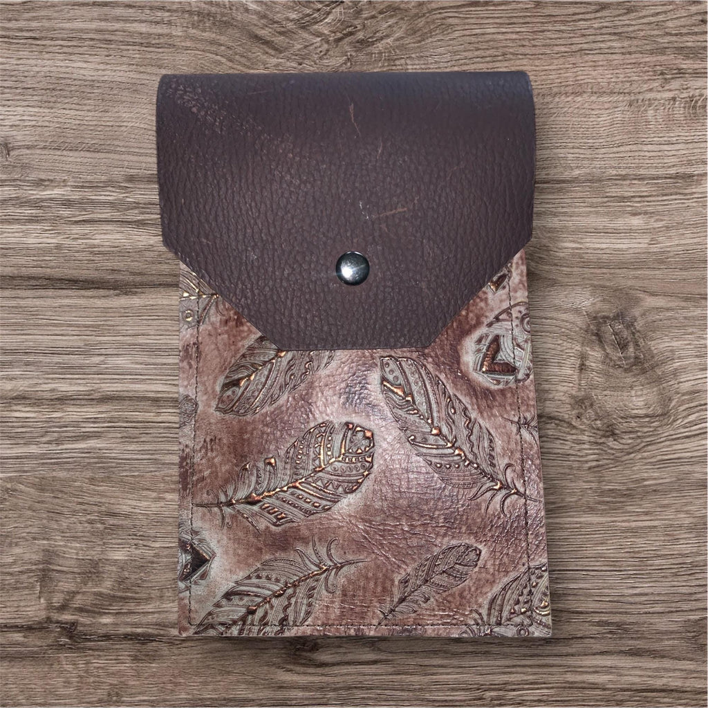 Leather Rear Cinch Phone Holder – Handmade Western Saddle Cell Phone Pouch for Horseback Riding, Cowgirl Tack Accessory