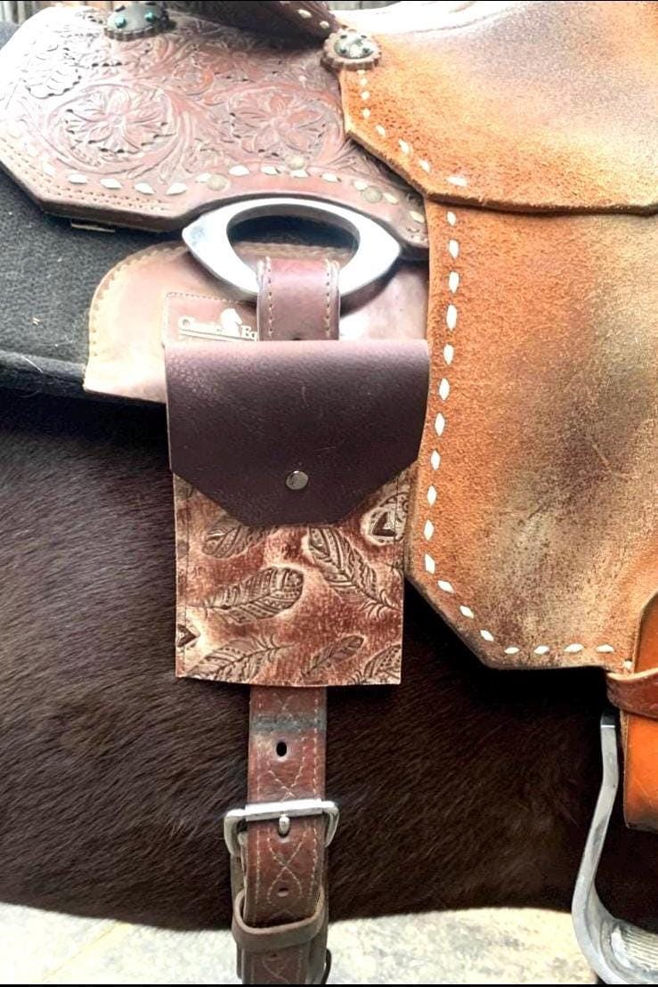Leather Rear Cinch Phone Holder – Handmade Western Saddle Cell Phone Pouch for Horseback Riding, Cowgirl Tack Accessory