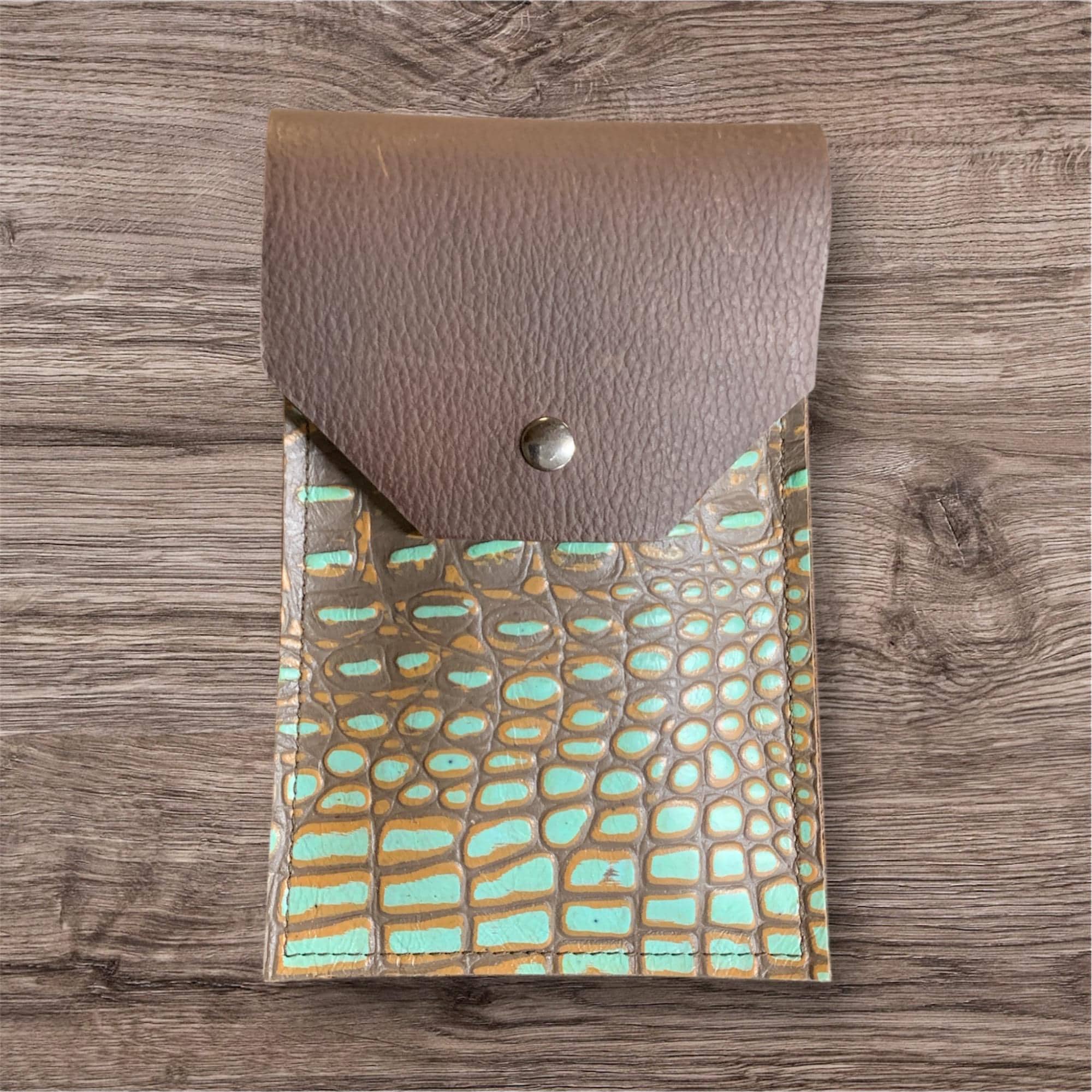 Leather Rear Cinch Phone Holder – Handmade Western Saddle Cell Phone Pouch for Horseback Riding, Cowgirl Tack Accessory