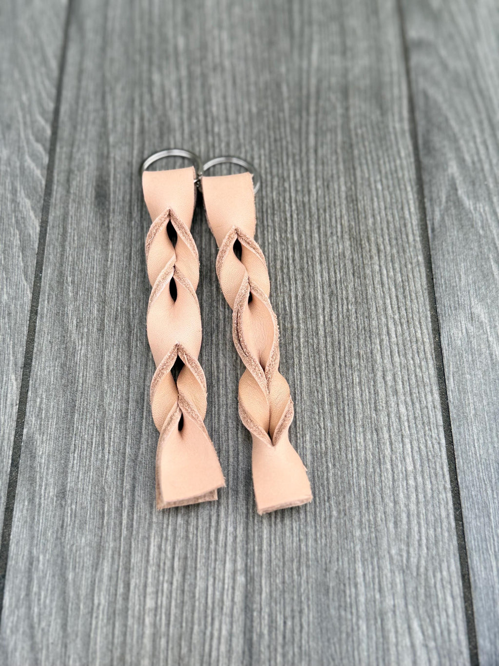 Twisted Leather Keyring: Vegetable Tanned Leather Keyfob