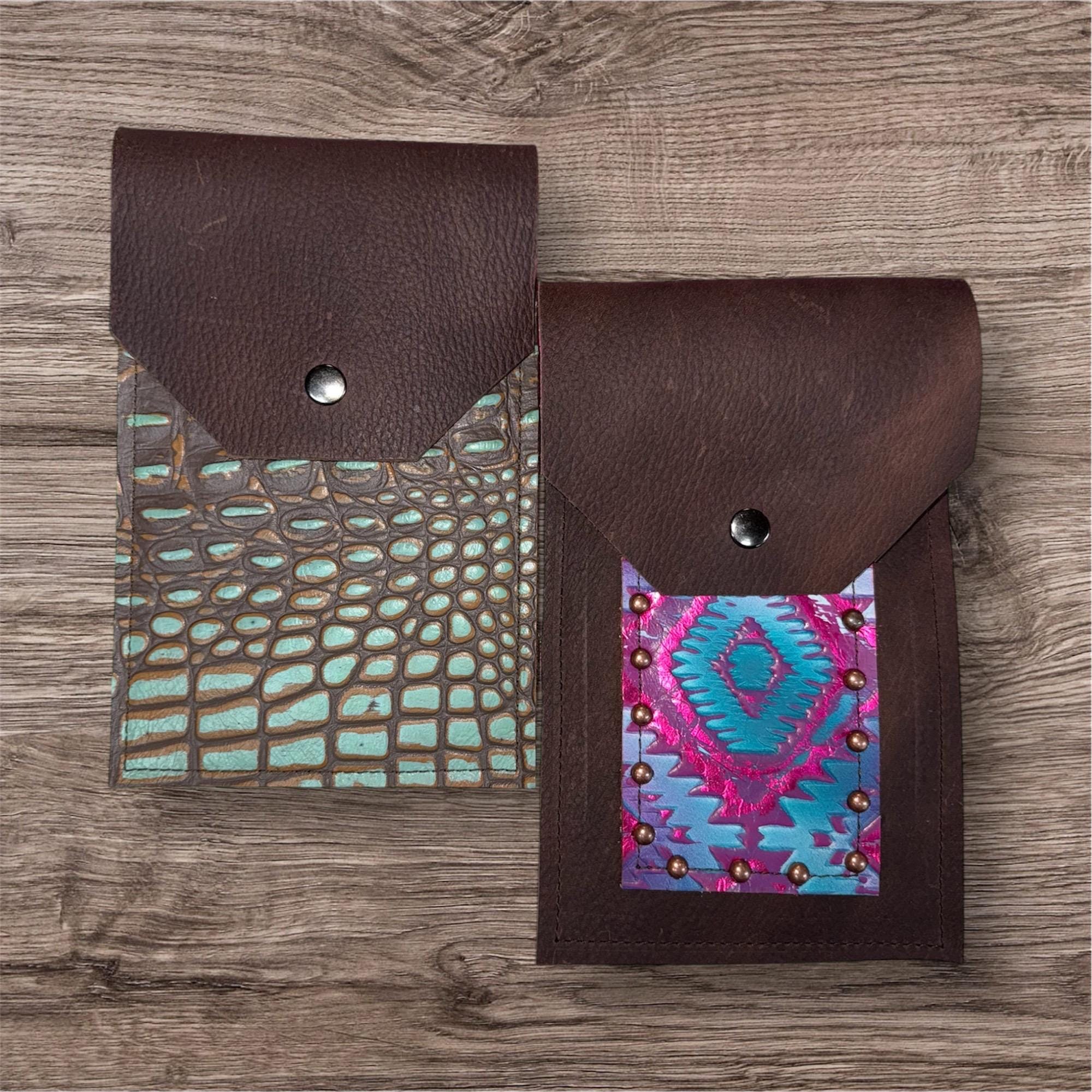 Leather Rear Cinch Phone Holder – Handmade Western Saddle Cell Phone Pouch for Horseback Riding, Cowgirl Tack Accessory